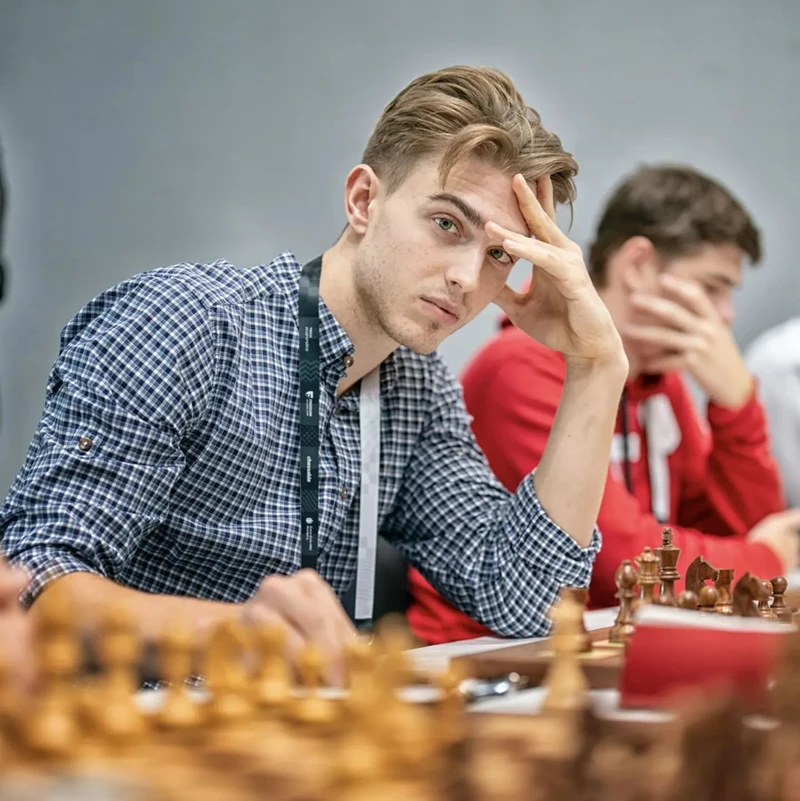 Felix am Brett.jfif