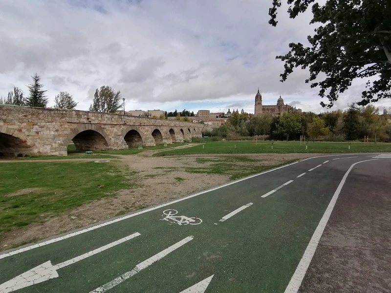 puente romano salamanca.jpeg