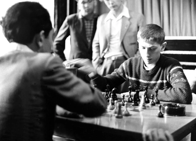 young-bobby-fischer-694bec93f4446b0edce65fe3.webp