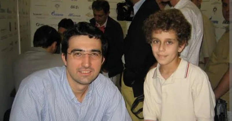Kramnik posing with FM 12 year old Danya. Imagine your childhood hero watching you grow up and then taking sadistic pleasure in a calculated smear campaign against you.