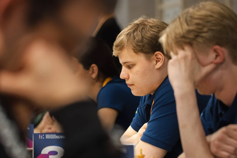 Oliver Nilsson in deep concentration against Patryk Cieslak in round 1