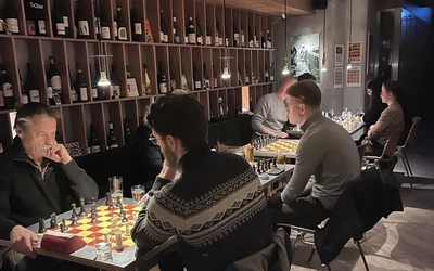 Chess in Stockholm - Svarta Hästen Schack & Vin bar