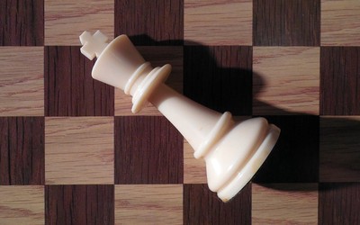 https://pixabay.com/es/photos/ajedrez-juego-juego-de-mesa-1743311/