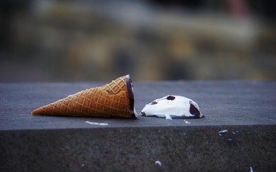 An ice cream on the ground