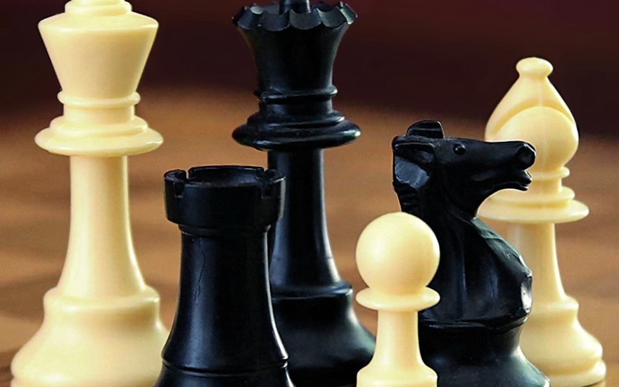 TWO ROOKS OR ONE QUEEN ? - Chess Forums 