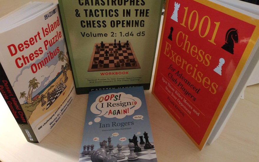 Catastrophes & Tactics in the Chess Opening Workbook - Vol 1: Indian  Defenses: Tactical puzzles to help exploit opportunities and avoid  disasters in  (Winning Quickly at Chess Workbook Series): Hansen,  Carsten