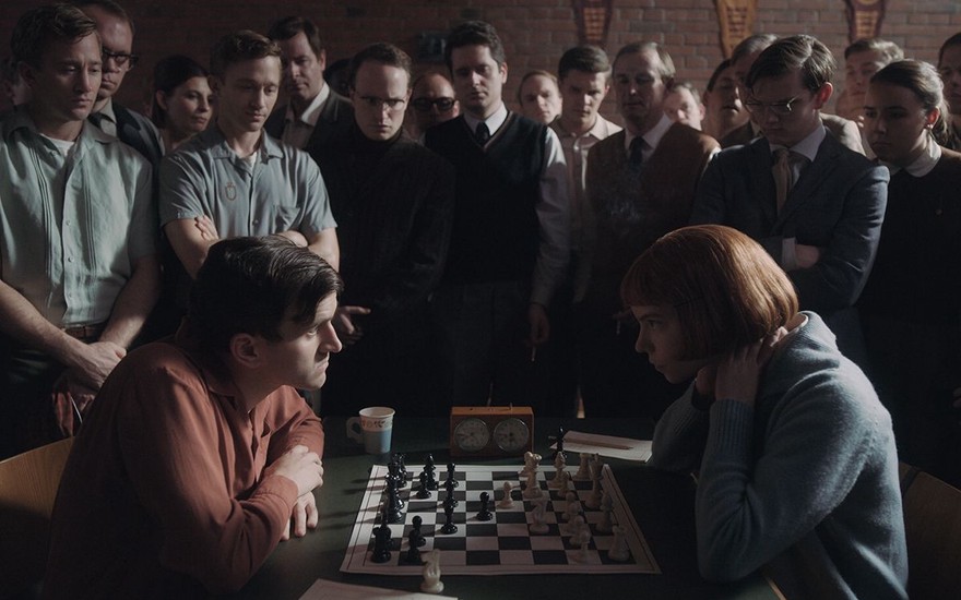 Beth Harmon en su primer torneo de ajedrez